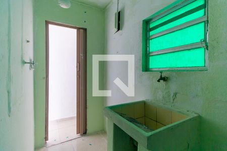 Banheiro de kitnet/studio para alugar com 1 quarto, 20m² em Vila Virginia, São Paulo