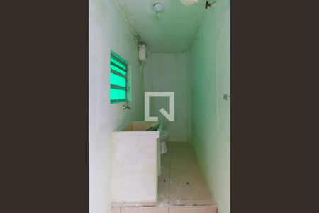 Banheiro de kitnet/studio para alugar com 1 quarto, 20m² em Vila Virginia, São Paulo