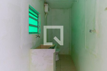 Banheiro de kitnet/studio para alugar com 1 quarto, 20m² em Vila Virginia, São Paulo