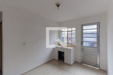 Cozinha de kitnet/studio para alugar com 1 quarto, 20m² em Vila Virginia, São Paulo