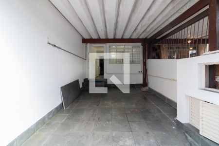 Garagem de casa à venda com 2 quartos, 100m² em Vila Butantã, São Paulo