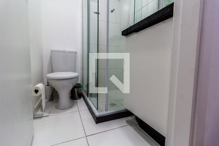 Banheiro de kitnet/studio para alugar com 1 quarto, 17m² em Lapa, São Paulo