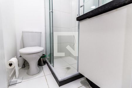 Banheiro de kitnet/studio para alugar com 1 quarto, 17m² em Lapa, São Paulo