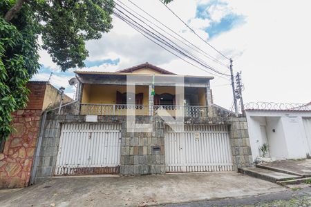 Fachada de casa à venda com 4 quartos, 300m² em Santa Tereza, Belo Horizonte