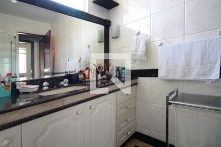 Banheiro de apartamento à venda com 4 quartos, 156m² em Santa Lúcia, Belo Horizonte