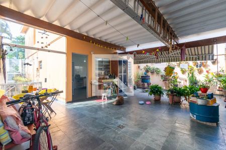 Quintal de casa à venda com 4 quartos, 270m² em Vila Guarani (zona Sul), São Paulo