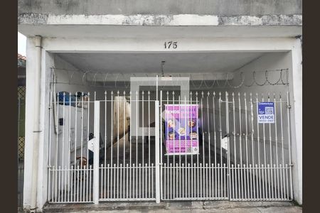 Fachada de casa à venda com 8 quartos, 250m² em Vila Constança, São Paulo