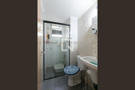 Banheiro  de apartamento à venda com 2 quartos, 42m² em Conjunto Residencial José Bonifácio, São Paulo