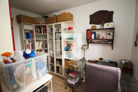 Quarto de Serviço de apartamento para alugar com 2 quartos, 88m² em Medianeira, Porto Alegre