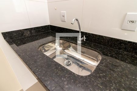 Cozinha de apartamento à venda com 2 quartos, 36m² em Vila Nivi, São Paulo