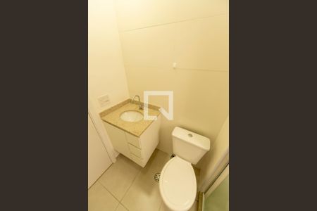 Banheiro de apartamento à venda com 1 quarto, 42m² em Jardim Tupanci, Barueri