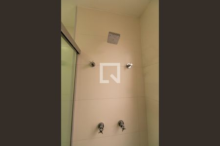 Banheiro de apartamento à venda com 1 quarto, 42m² em Jardim Tupanci, Barueri