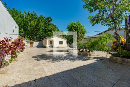 Quintal de casa à venda com 4 quartos, 240m² em Niterói, Canoas