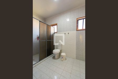 Banheiro da Suíte de casa à venda com 4 quartos, 240m² em Niterói, Canoas