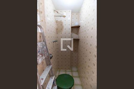 Banheiro de serviço de apartamento para alugar com 3 quartos, 70m² em Centro, Niterói