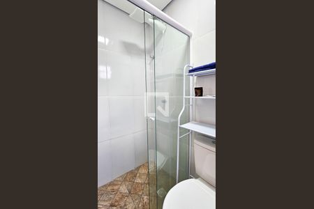 Banheiro de kitnet/studio para alugar com 1 quarto, 25m² em Vila Castelo, São Paulo