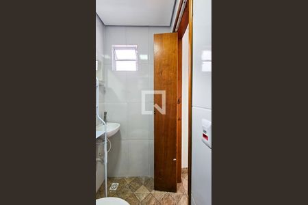 Banheiro de kitnet/studio para alugar com 1 quarto, 25m² em Vila Castelo, São Paulo