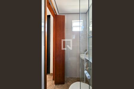Banheiro de kitnet/studio para alugar com 1 quarto, 19m² em Vila Castelo, São Paulo