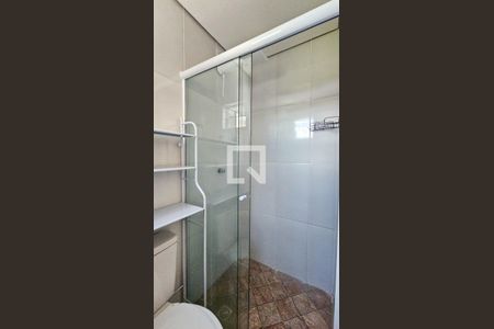 Banheiro de kitnet/studio para alugar com 1 quarto, 19m² em Vila Castelo, São Paulo