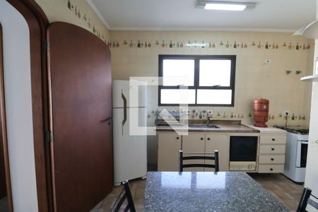 Cozinha de apartamento para alugar com 4 quartos, 228m² em Vila Maia, Guarujá