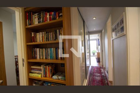 Corredor de apartamento à venda com 4 quartos, 205m² em Barra da Tijuca, Rio de Janeiro