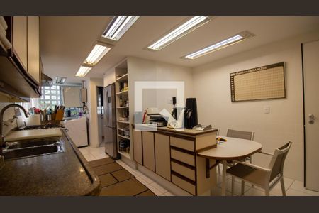 Cozinha e Área de Serviço de apartamento à venda com 4 quartos, 205m² em Barra da Tijuca, Rio de Janeiro