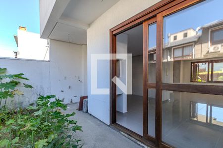 Quintal de casa à venda com 3 quartos, 179m² em Guarujá, Porto Alegre