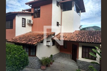 Casa à venda com 4 quartos, 230m² em Itaipu, Niterói