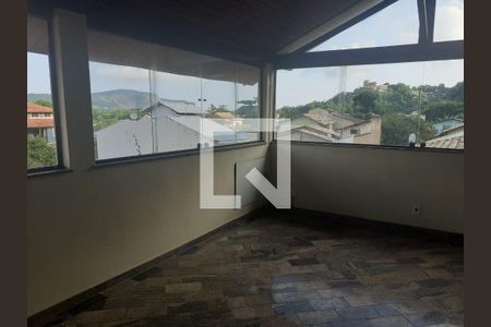 Casa à venda com 4 quartos, 230m² em Itaipu, Niterói