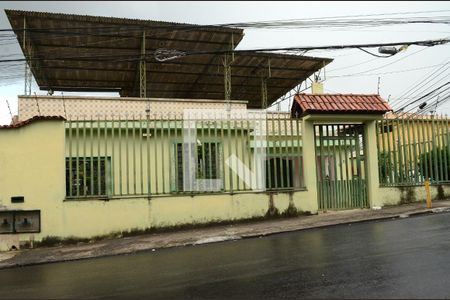 Fachada de casa à venda com 3 quartos, 274m² em Cachoeirinha, Belo Horizonte