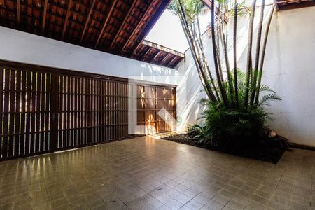 Garagem de casa à venda com 3 quartos, 400m² em Lapa, São Paulo