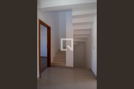 Corredor de casa à venda com 3 quartos, 180m² em Guarujá, Porto Alegre