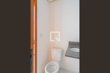 Banheiro Social de casa à venda com 3 quartos, 180m² em Guarujá, Porto Alegre