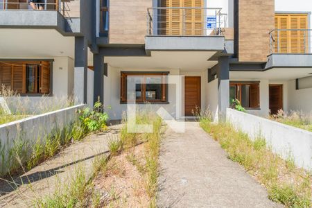 Fachada de casa à venda com 3 quartos, 180m² em Guarujá, Porto Alegre
