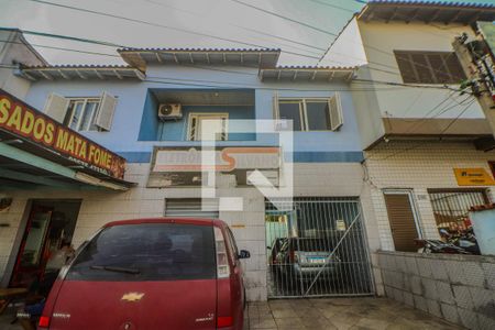 Fachada de casa à venda com 4 quartos, 300m² em Rubem Berta, Porto Alegre