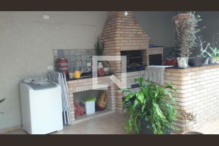 Casa à venda com 3 quartos, 244m² em Vila Antonina, São Paulo