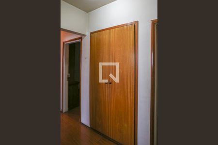 Corredor de apartamento à venda com 4 quartos, 170m² em Vila Augusto, São Paulo