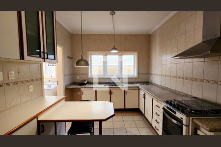 Cozinha de casa de condomínio à venda com 3 quartos, 279m² em Jardim Samambaia, Jundiaí