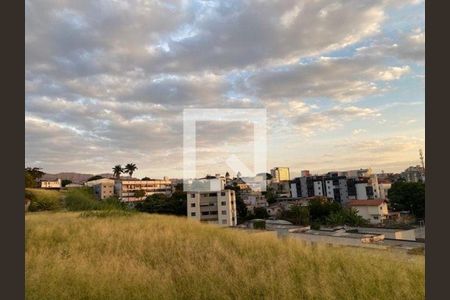 Casa à venda com 4 quartos, 360m² em Santa Tereza, Belo Horizonte