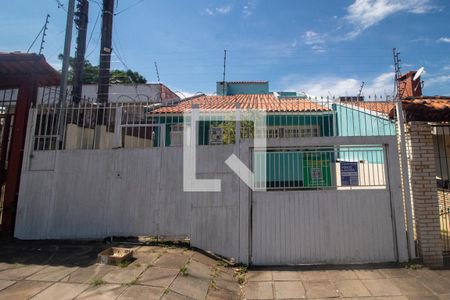 Fachada de casa à venda com 3 quartos, 217m² em Teresópolis, Porto Alegre