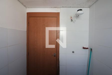 Banheiro de apartamento à venda com 2 quartos, 60m² em Olaria, Canoas