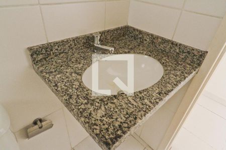 Banheiro de casa para alugar com 1 quarto, 30m² em Vila Cavaton, São Paulo