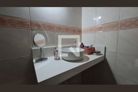 Casa 1 - Banheiro 2 de casa à venda com 5 quartos, 217m² em Vila Camilópolis, Santo André