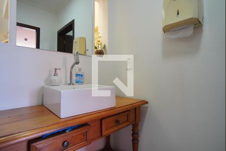 Banheiro da Suíte 1 de casa à venda com 5 quartos, 330m² em Jardim São Pedro, Porto Alegre