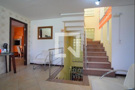 Sala de casa à venda com 5 quartos, 330m² em Jardim São Pedro, Porto Alegre