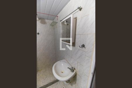 Banheiro de kitnet/studio para alugar com 1 quarto, 25m² em Centro, Niterói