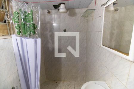 Banheiro de kitnet/studio para alugar com 1 quarto, 25m² em Centro, Niterói