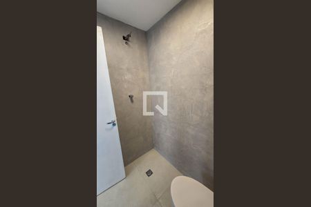 Banheiro de serviço de apartamento para alugar com 3 quartos, 150m² em Cristo Rei, Curitiba