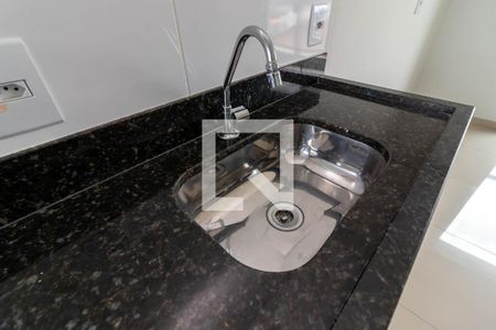Cozinha e Área de Serviço de apartamento à venda com 2 quartos, 52m² em Vila Constança, São Paulo