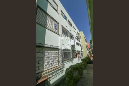 Fachada do bloco e placa de apartamento à venda com 1 quarto, 43m² em Protásio Alves, Porto Alegre